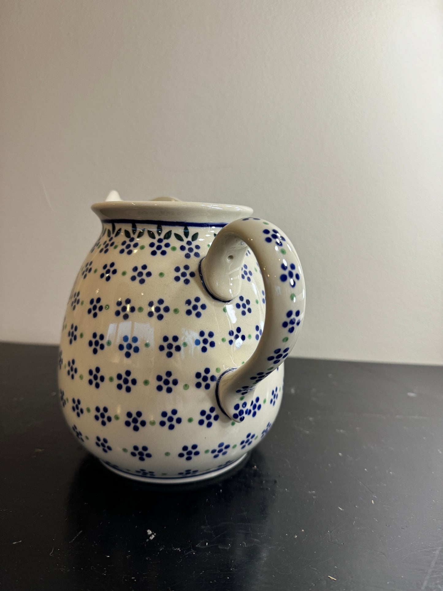 Vatnkanna 1,5L - Blómuprikkar